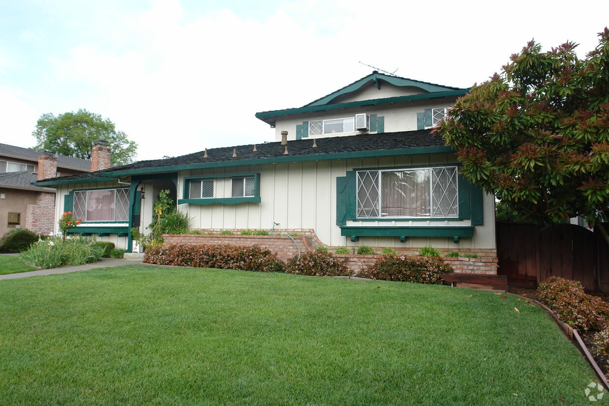 Foto principal - 1355 Saratoga Ave