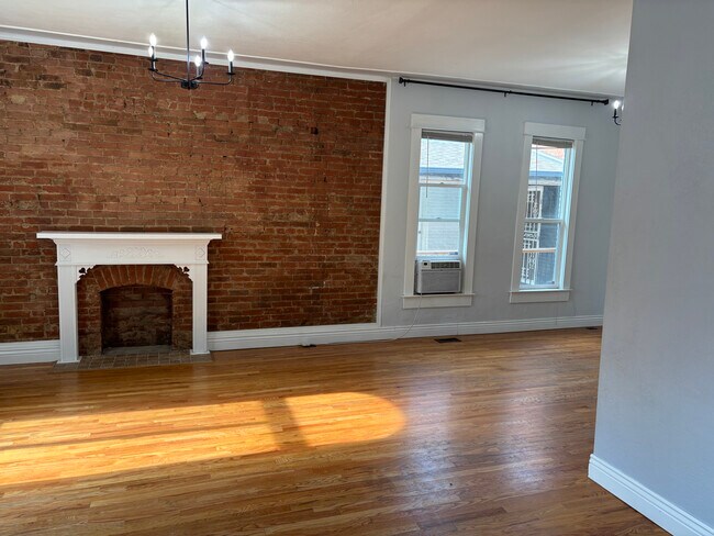 Building Photo - 3042 Franklin St