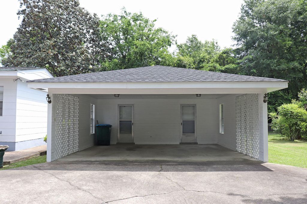 Parking and 2 Storage Units - 129 W Cherry Dr