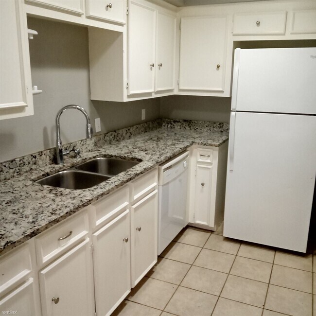 Foto del edificio - 3 br, 2.5 bath 4plex - 3630 Rickshaw Drive...