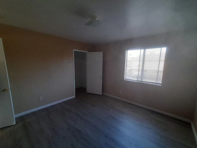 Building Photo - 612 8th St unit B