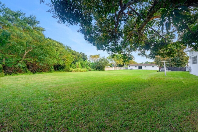 Foto del edificio - 13945 N Miami Ave