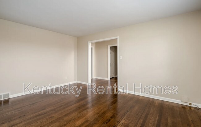 Foto del edificio - 305 Lakeshore Dr