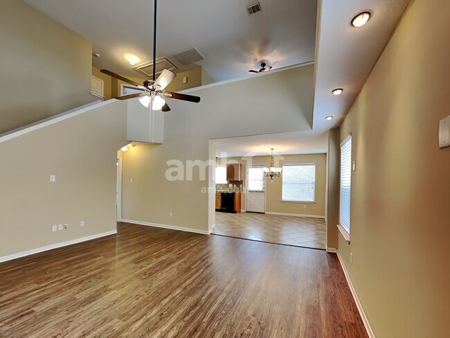 Foto del edificio - 15834 Little Miss Creek Dr