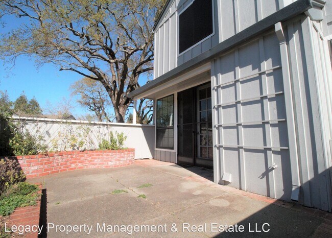 Building Photo - 3 br, 2.5 bath House - 824 Princeton Drive