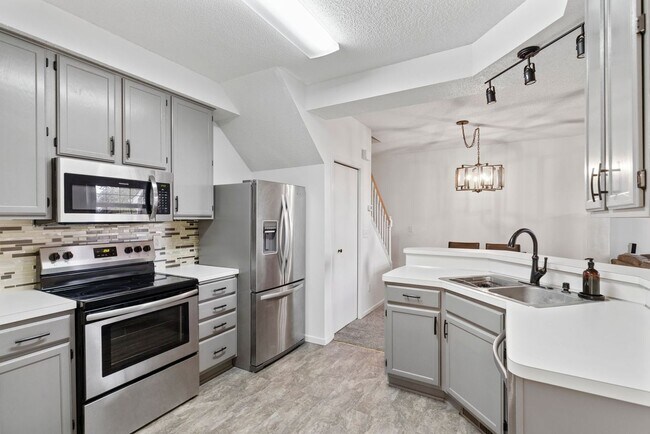 Foto del edificio - Great 2 bedroom, 1.5 bathroom Townhome in ...