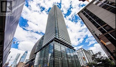 Building Photo - 501 Yonge St