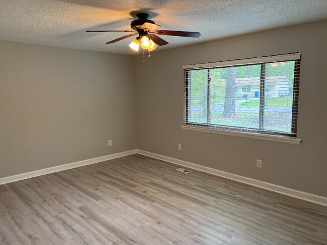 Building Photo - 317 Pope Dr