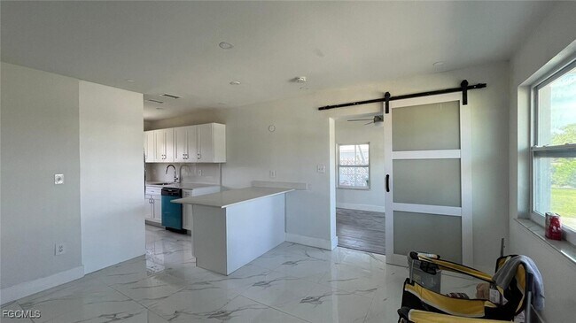 Foto del edificio - 21043 Gladis Ave