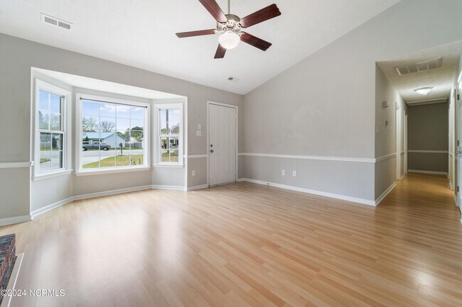 Building Photo - 406 Bobcat Cir