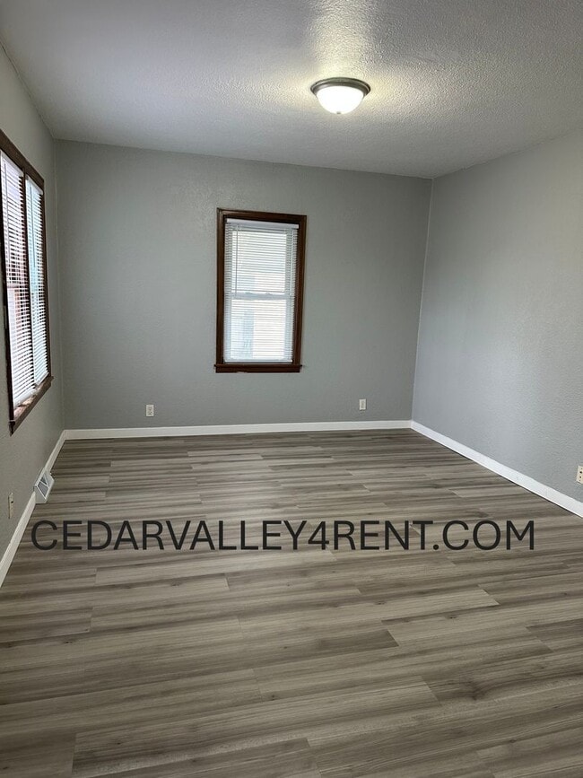 Building Photo - 1821 Forest Ave