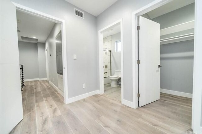 Building Photo - 4820 St Charles Pl