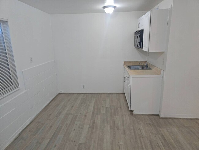 Foto del edificio - 13801 S Vermont Ave