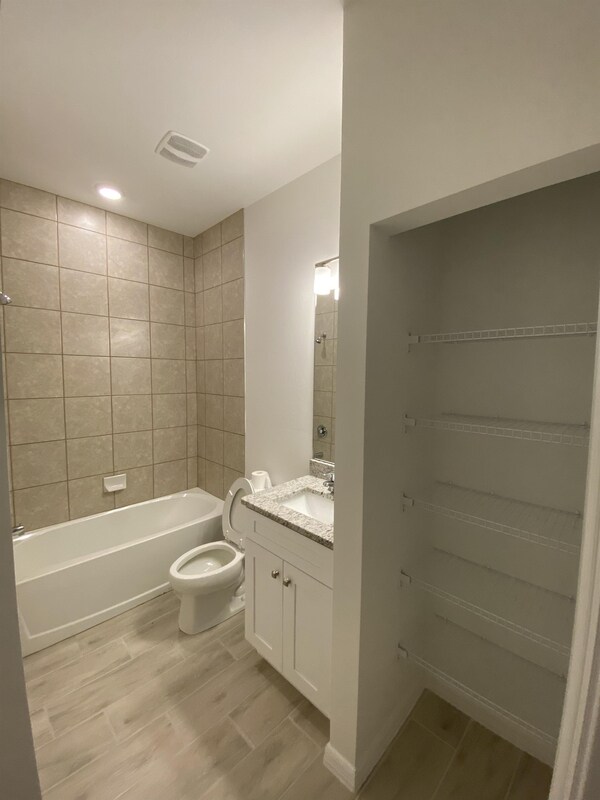 Foto del edificio - 1060-1062 San Cristobal Ave