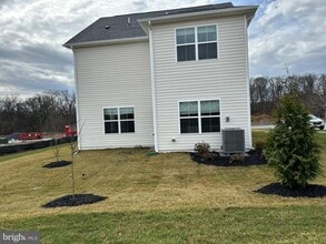 Building Photo - 140 Wappinger Ter