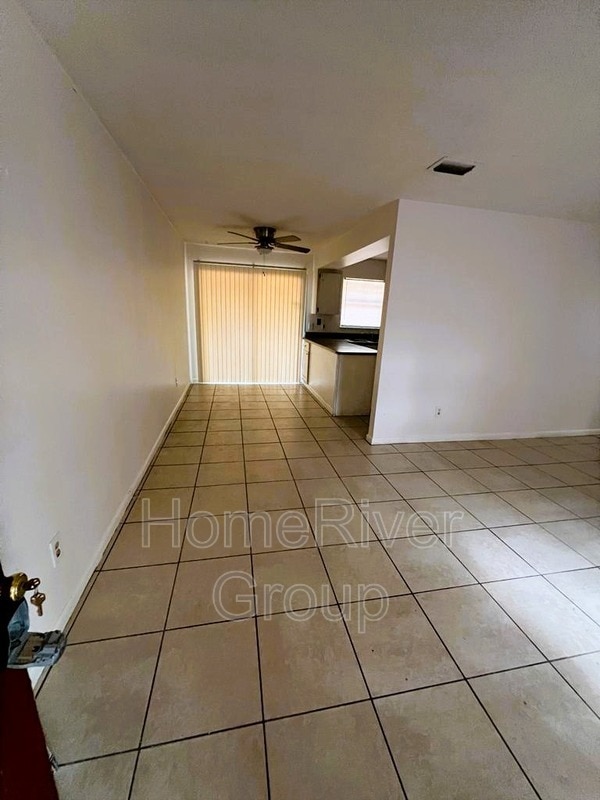 Foto del edificio - 1113 W 2nd St