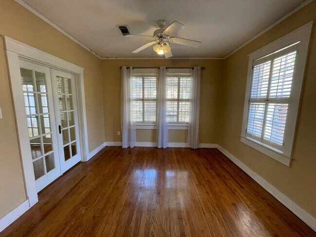 Building Photo - House: Garden District