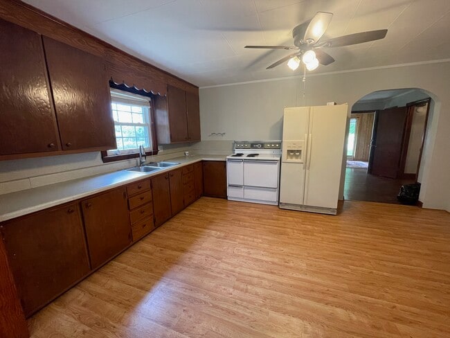 Building Photo - 855 Bethania-Rural Hall Rd