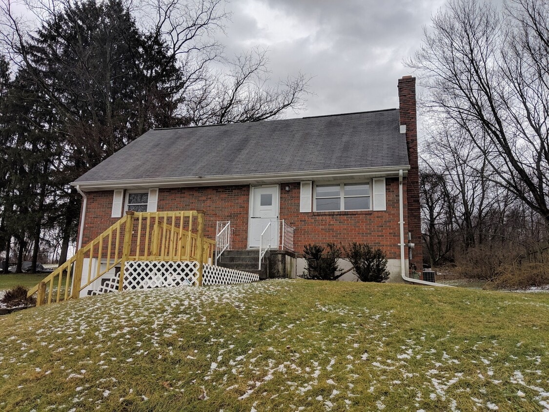 Beautiful and Spacious 4 Bedroom House nex... - Beautifully Kept 4 Bedroom House next to U...