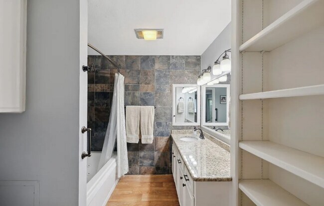 Building Photo - 102 Ruelle