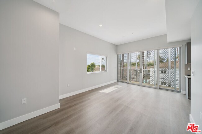 Foto del edificio - 1223 Hayworth Ave