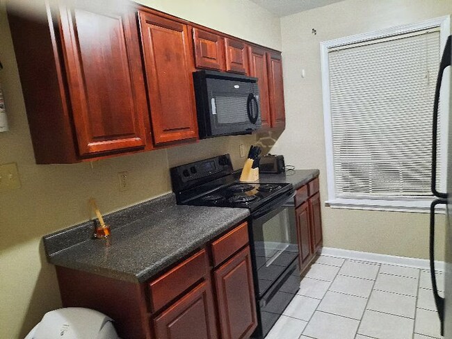 Foto del edificio - 402 Ulman Ave