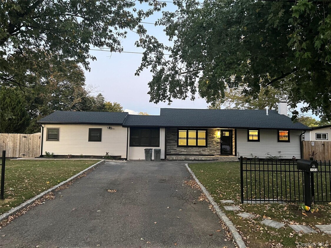 Foto principal - 1553 Potter Blvd