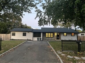 Building Photo - 1553 Potter Blvd