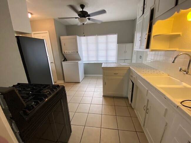 Building Photo - 247 Senisa Dr