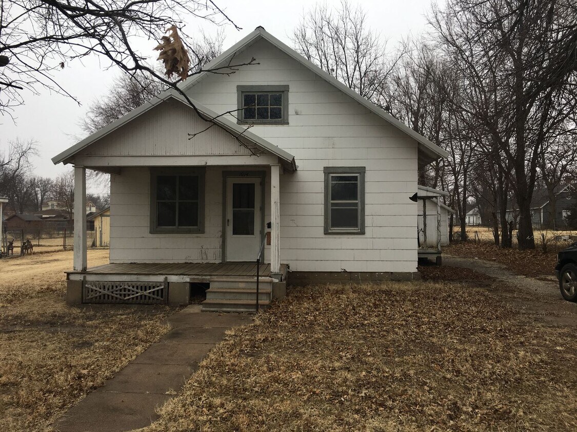 Foto principal - $595 - 1 bed 1 bath - Single Family Home