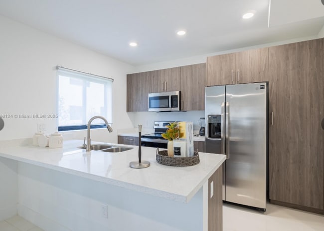 Building Photo - 1184 NW 2nd Ln