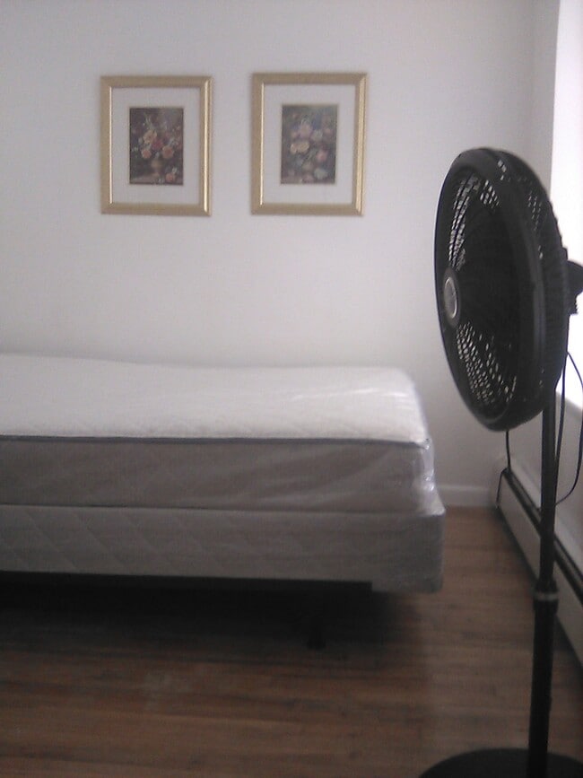 Private Room - 322 E 120th St