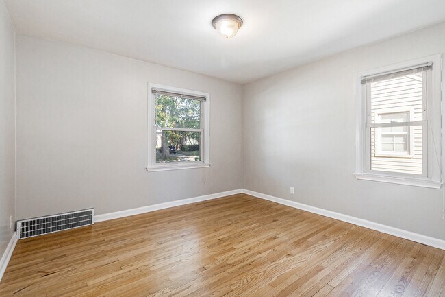Foto del edificio - 6621 King Ave