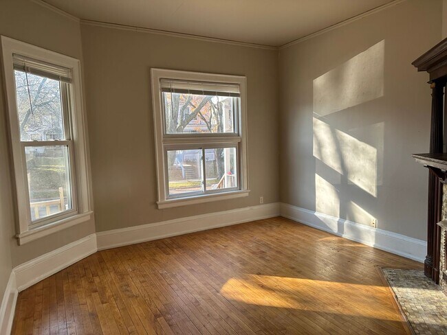 Foto del edificio - 2412-14 W MCKINLEY AVE
