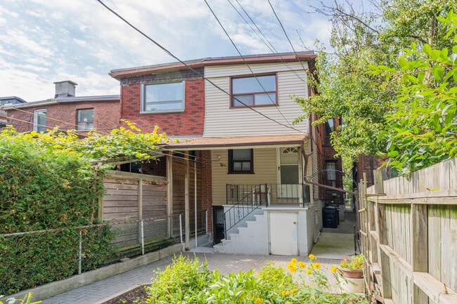 Building Photo - 429 Montrose Av