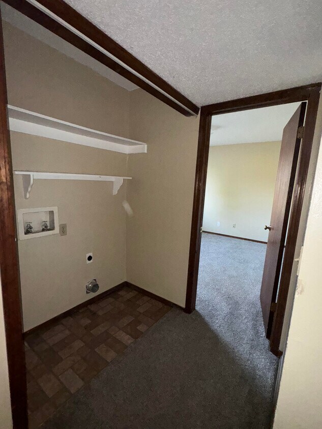 Foto del edificio - 1211 Parkwood Ct