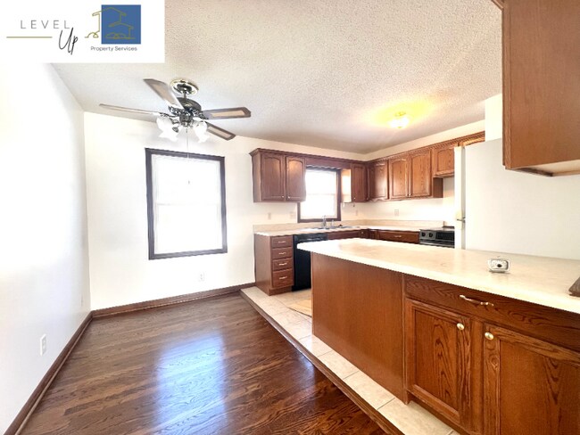 Building Photo - 5716 W 71st St
