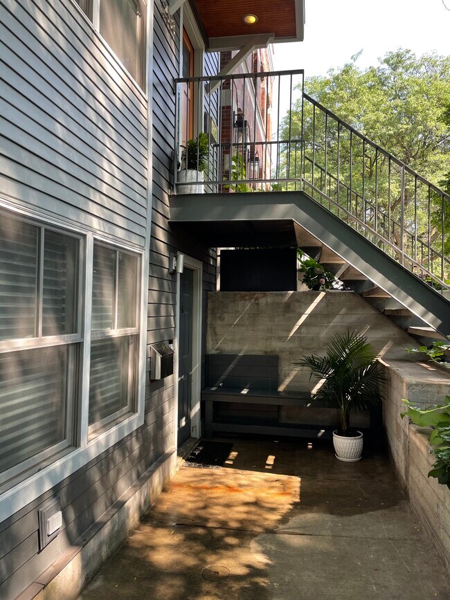 Garden Level Entrance - 2538 N Marshfield Ave
