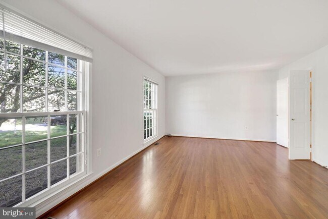 Foto del edificio - 8208 Gainsborough Ct W