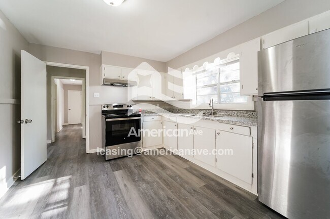 Foto del edificio - 522 Beaverbrook Dr