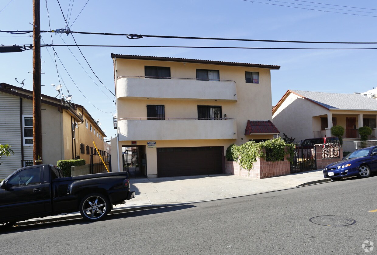 Building Photo - 913 Centennial St