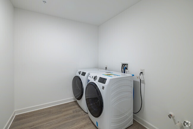 2BR, 1.5BA - 1,645SF - Laundry - Central Park