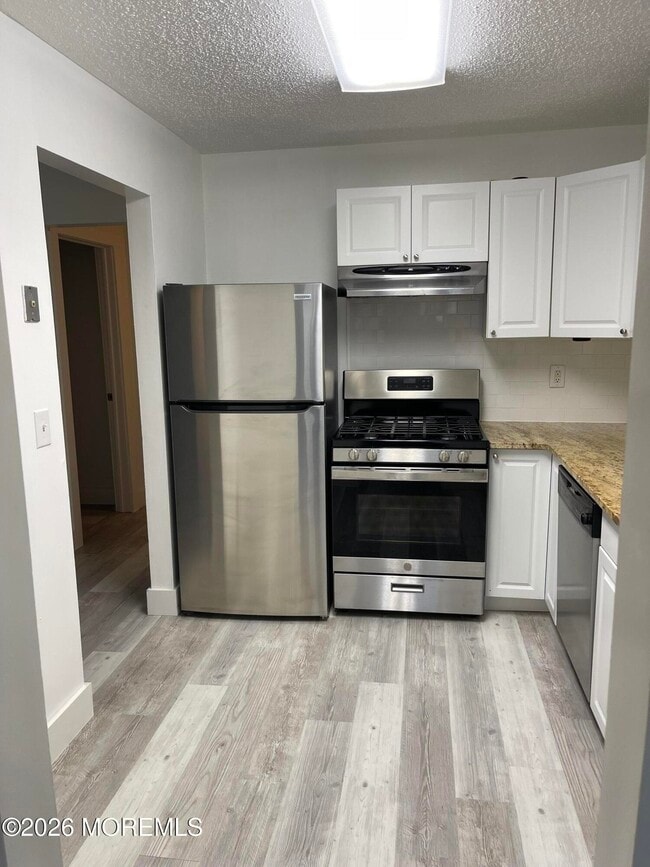 Building Photo - 141 Aster Ct