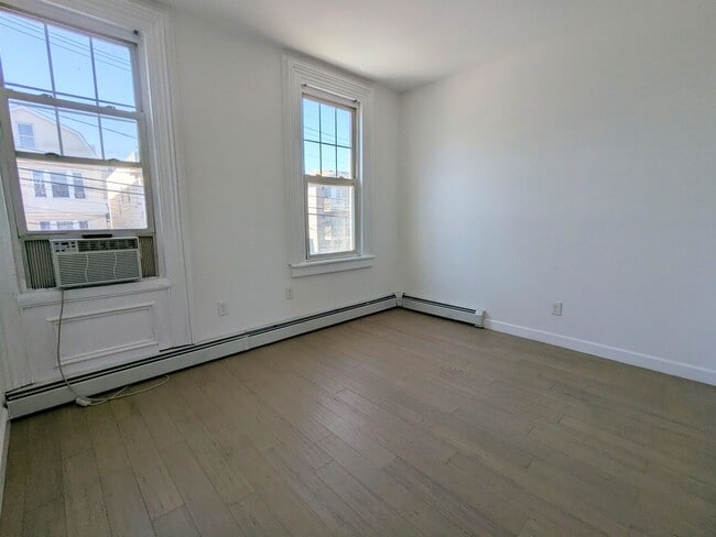 Foto del edificio - 112 Hague St