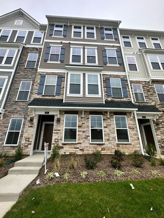 Building Photo - 803 Birchwood Hl Pl