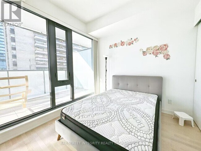 Photo du bâtiment - 185 Roehampton Ave