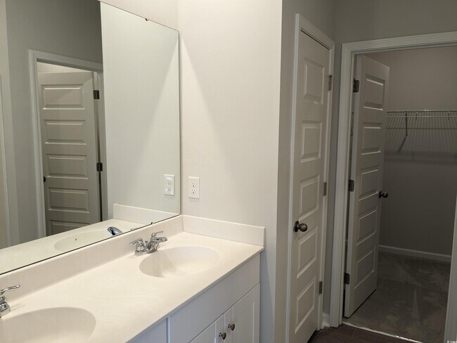Building Photo - 5059 Georgetown Dr