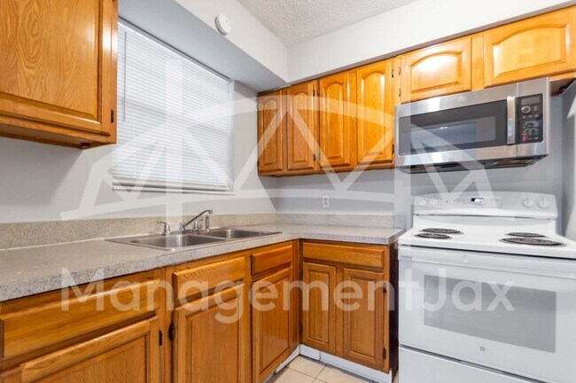 Building Photo - 1551 W 31st St