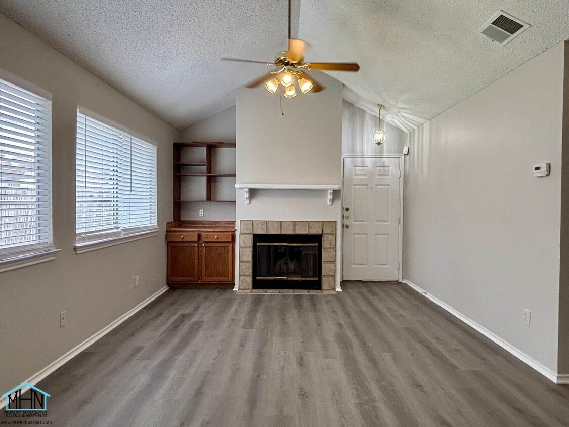 Primary Photo - Beautifully renovated 3 bedroom, 2 bath ho...