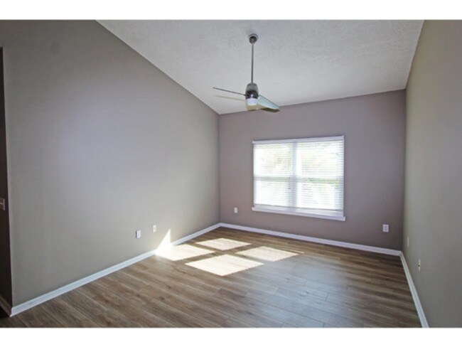 Building Photo - 1601 Nectarine St